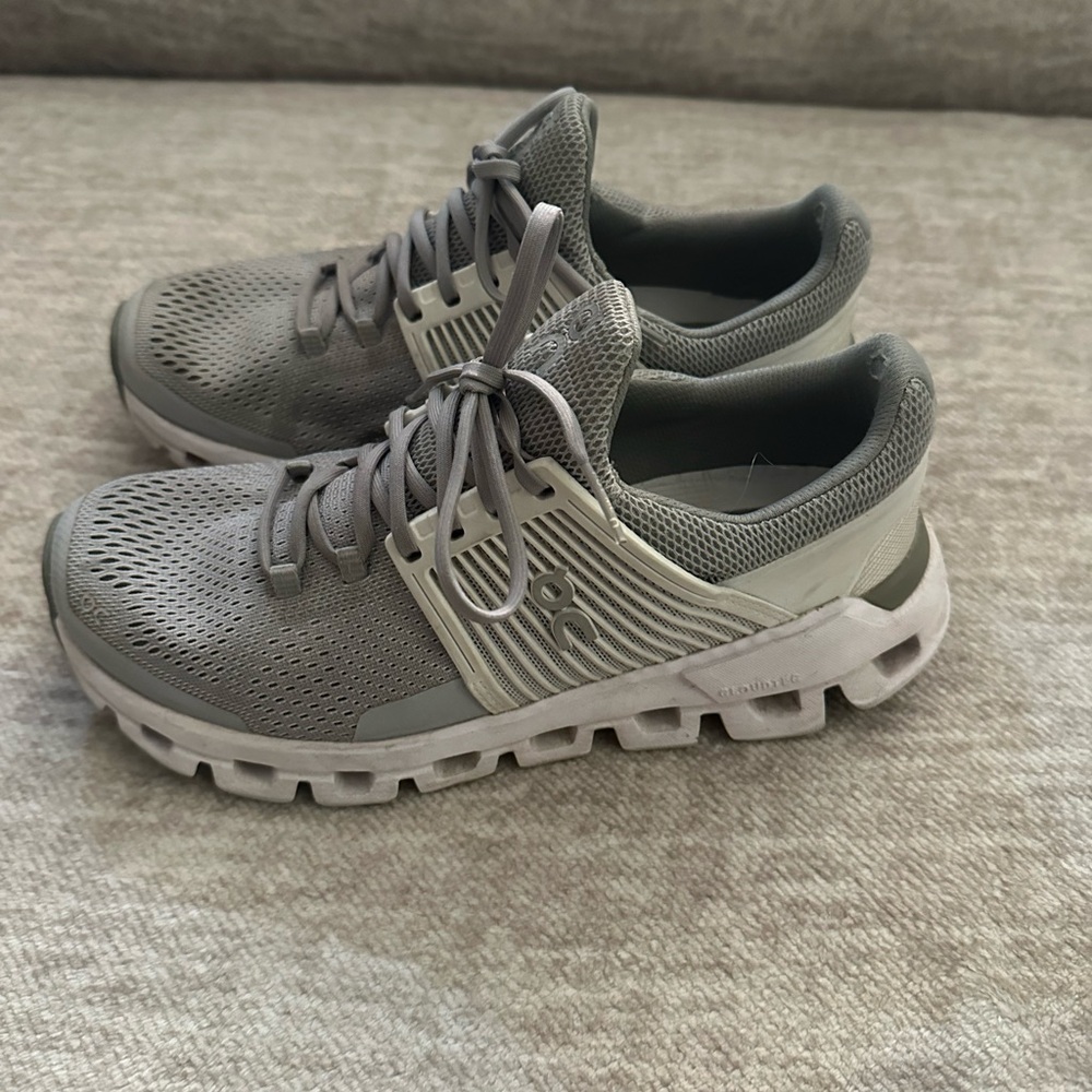 Women’s on cloud size 6